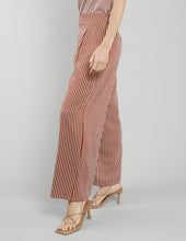 PANTALÓN MAIA A RAYAS CAFÉ